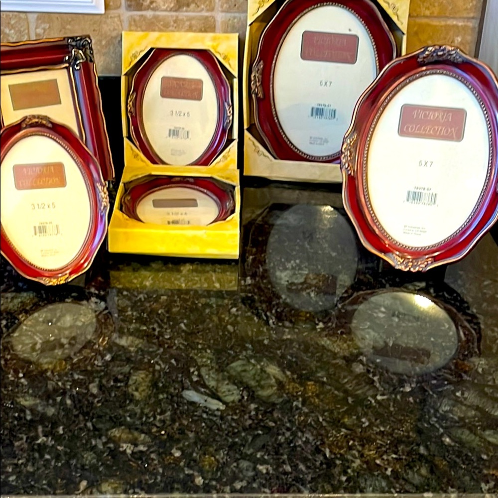 🔥PHOTO FRAME SET, ANTIQUE LOOKING W/ GOLD TRIM & EASEL BACK W/HANGING HARDWARE